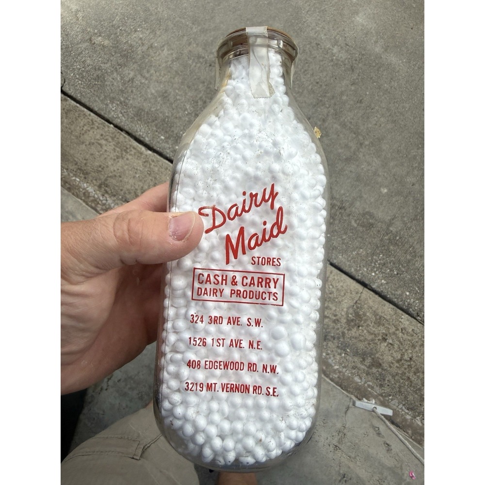 Vintage Dairy Maid‎ Stores Iowa Quart Milk Bottle ACL Red Graphics w/ Cap